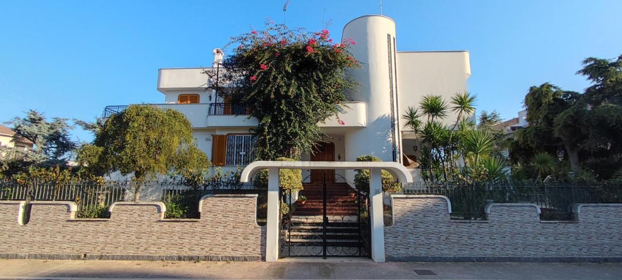Villa Mary ตรานิ ภายนอก รูปภาพ